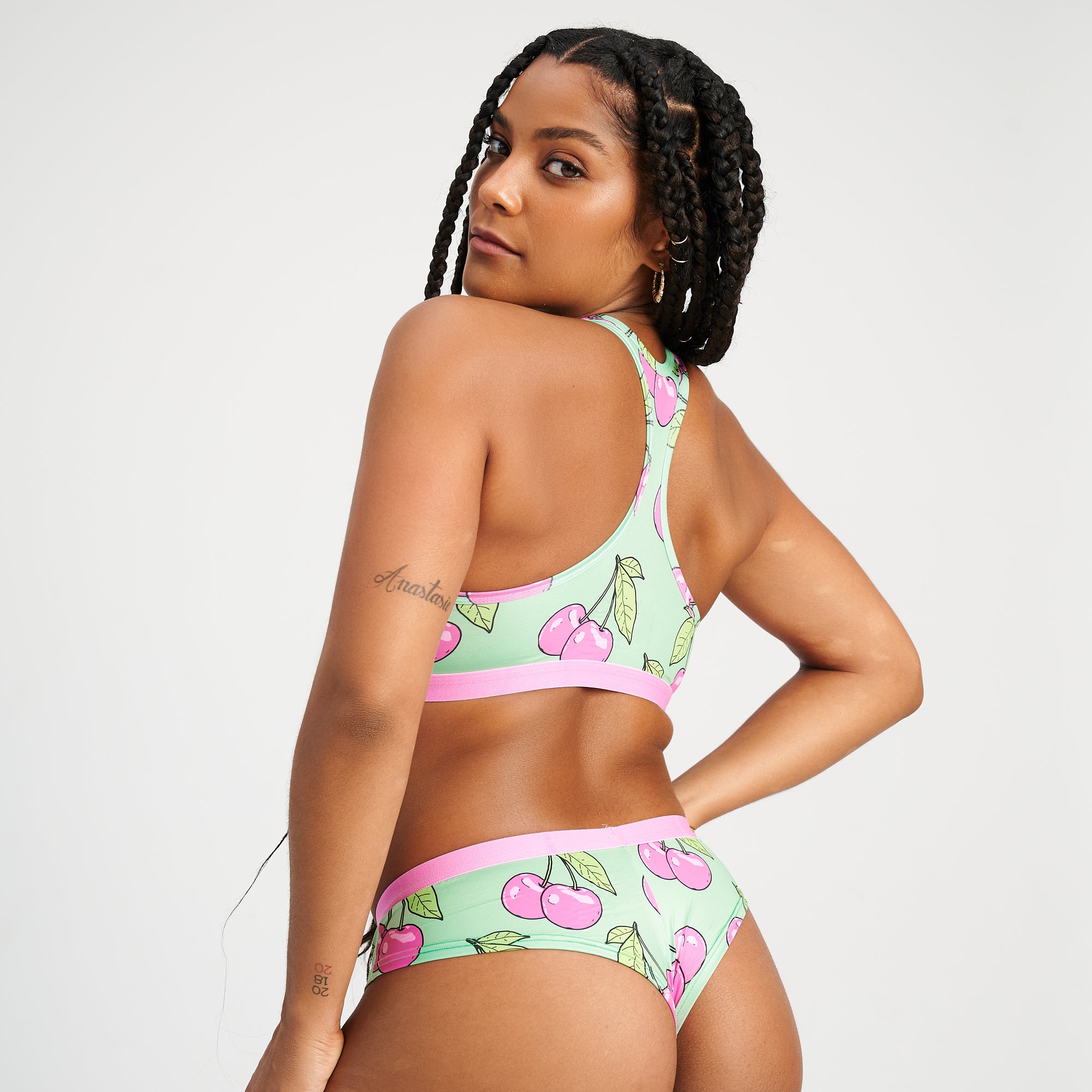 SOUTIEN-GORGE FEMME SEXE ORAL CERISES