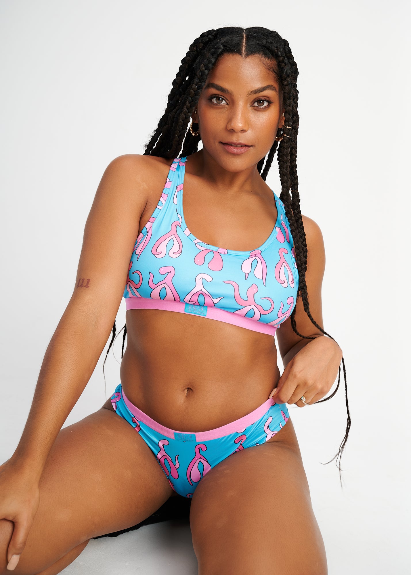 FEMME SOUTIEN-GORGE SEXE ORAL CLITO